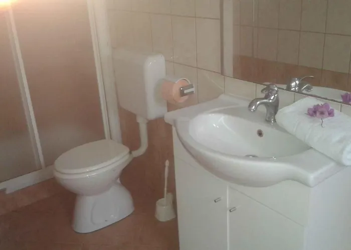 Διαμέρισμα 8 *