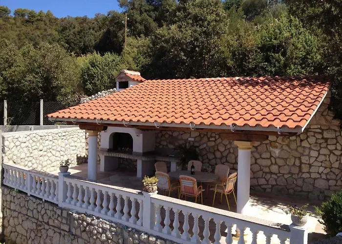 8 Διαμέρισμα *