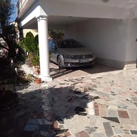Kampor 8 *